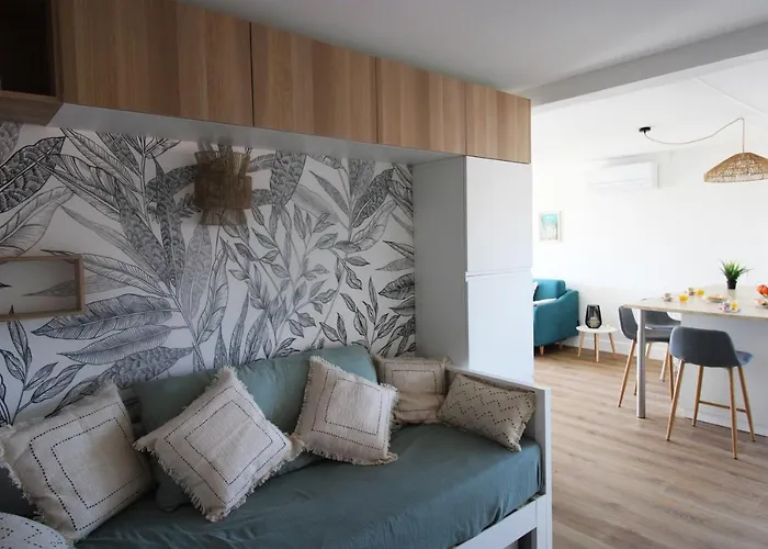 Bristol Plaisance Yourhosthelper